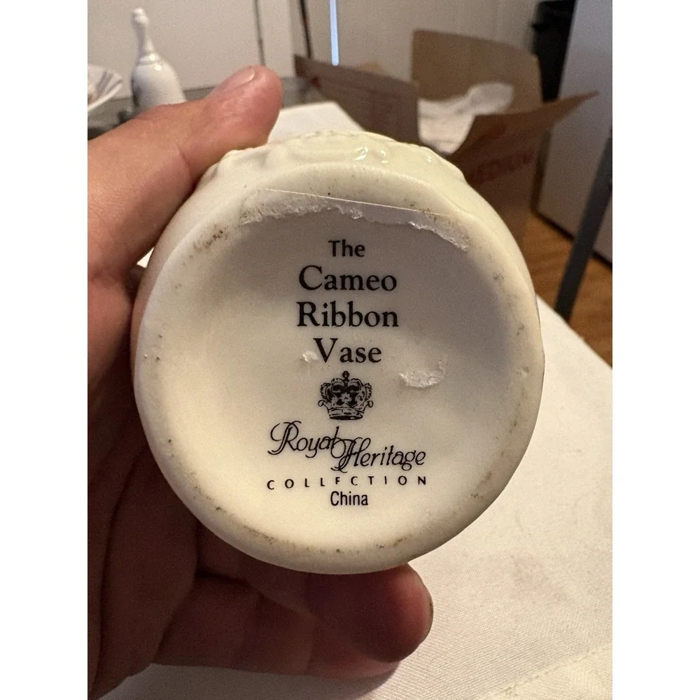Royal Heritage Collection Vintage The Cameo Ribbon Vase